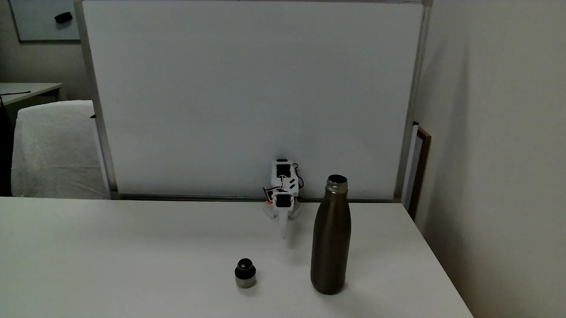 Top camera view of the Bottle Lid workspace showing relative pose between lid and bottle.