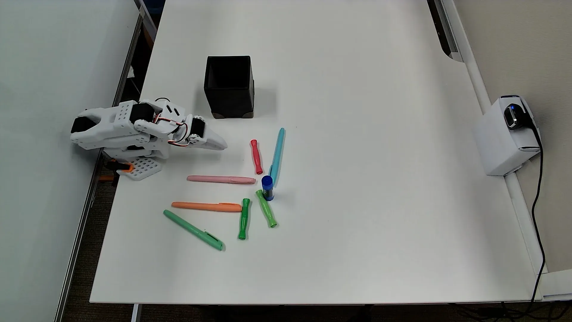 Top camera view of the Bus Table (Hard) workspace with dense object distribution.