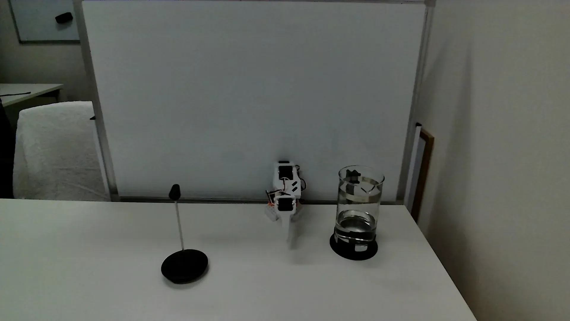 Top camera view of the Close French Press workspace showing the plunger and surrounding area.